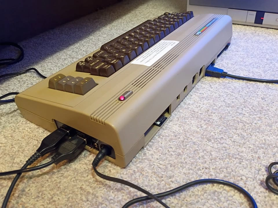 BMC64 Commodore Gaming System with Toshiba 20" CRT TV - photo 4