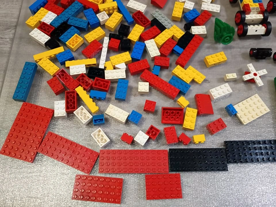 Lot of Two Small Vintage Lego Briefcases with Blocks - photo 2