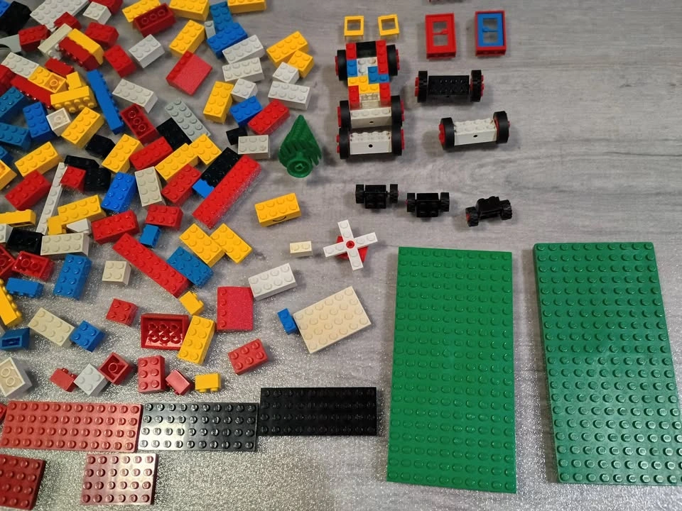 Lot of Two Small Vintage Lego Briefcases with Blocks - photo 3