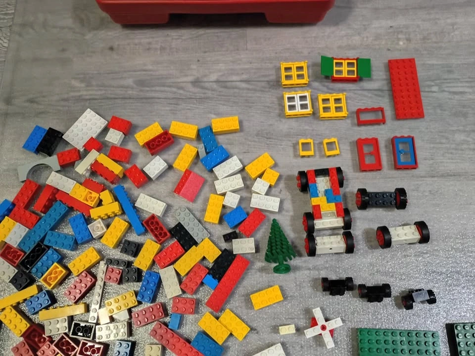 Lot of Two Small Vintage Lego Briefcases with Blocks - photo 4