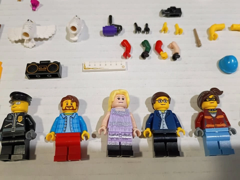 Lot of Lego Minifigs and Minifig Parts and Accessories - photo 3