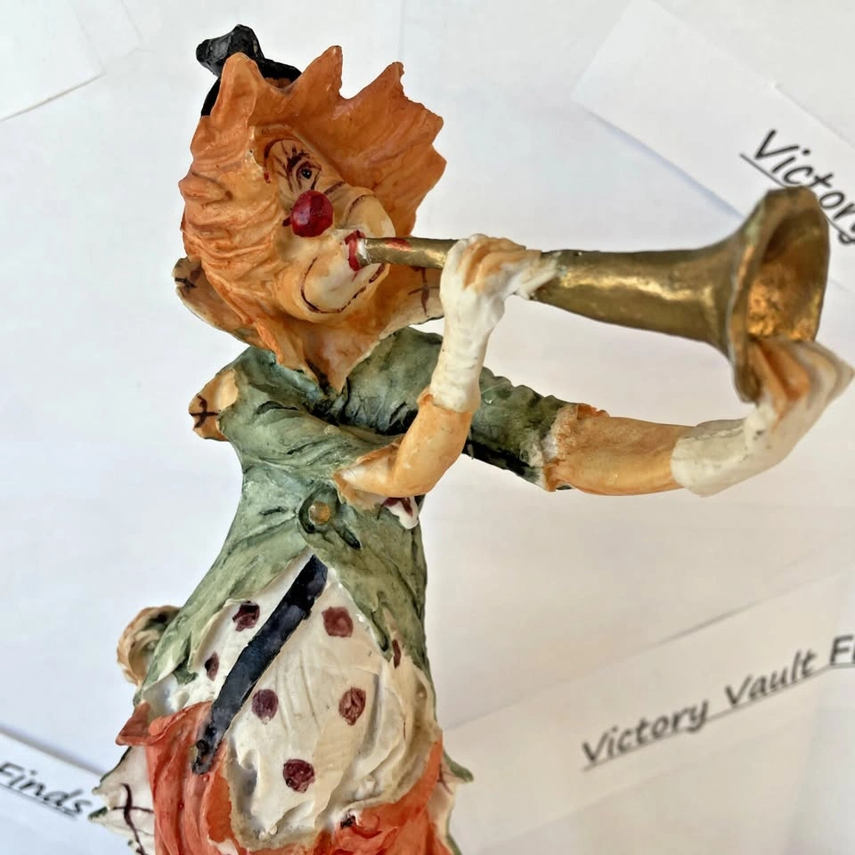 Vintage Hobo Clown Figurine Playing Trumpet Capodimonte style - photo 2