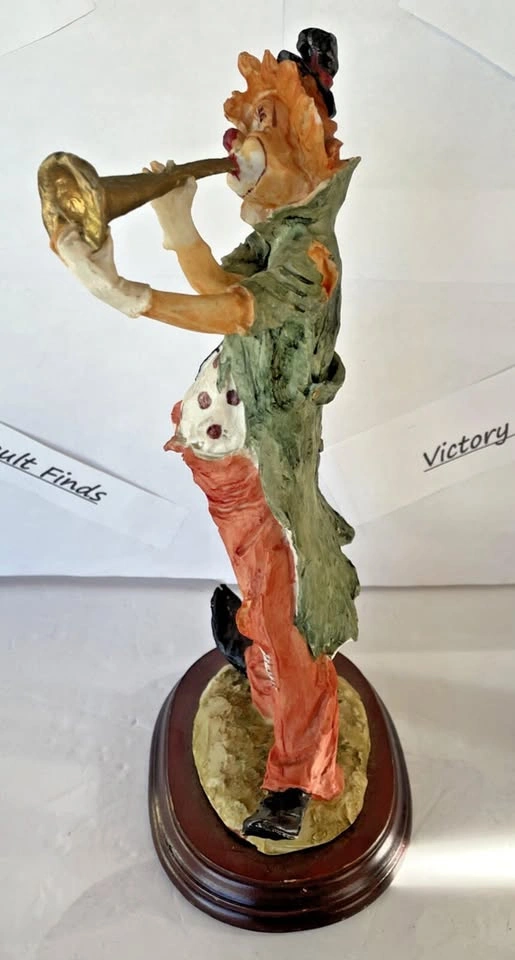 Vintage Hobo Clown Figurine Playing Trumpet Capodimonte style - photo 5