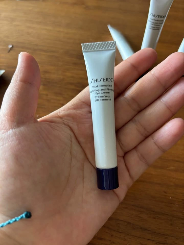 Shiseido Vital Perfection Eye Cream 25ml (5x5ml) - photo 2