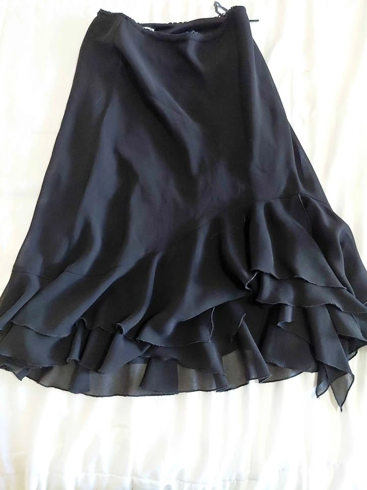 Elegant Joseph Ribkoff Black Tiered Ruffle Skirt - Size 4