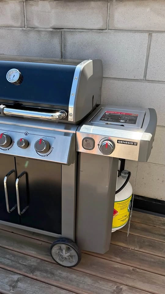 Weber BBQ + cover