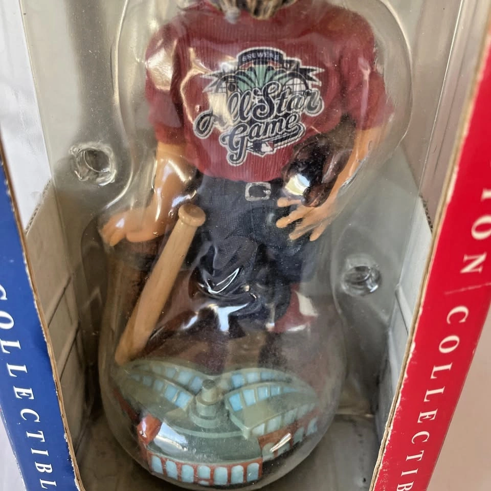 2002 Milwaukee Brewers Legends of the Diamond Bobblehead - photo 3