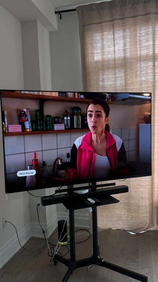 LG Smart TV 65” - photo 3