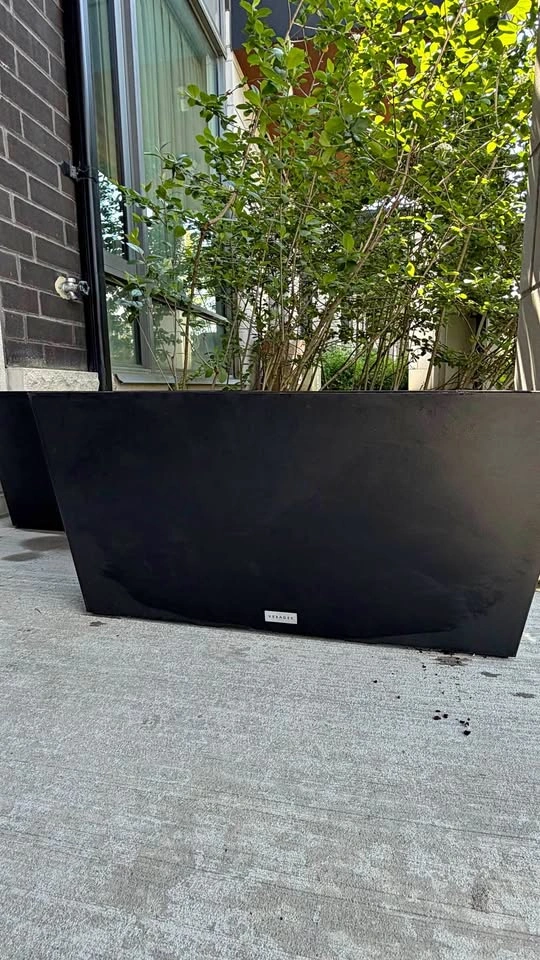 Veradek MIDORI LONG PLANTER 31" BLACK