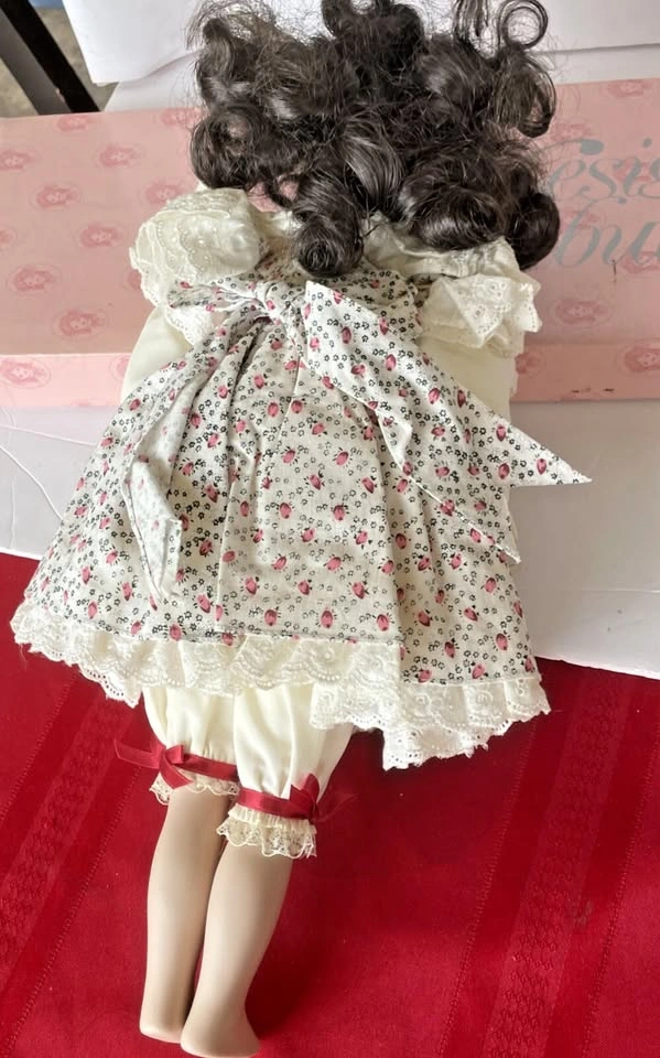 Vintage Design Debut Marybeth Porcelain Doll Limited Edition - photo 4