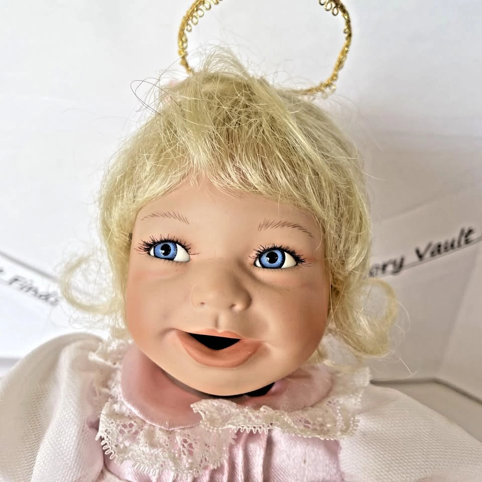 Vintage 94 Ashton-Drake I wish you Love Porcelain Angel Doll - photo 2