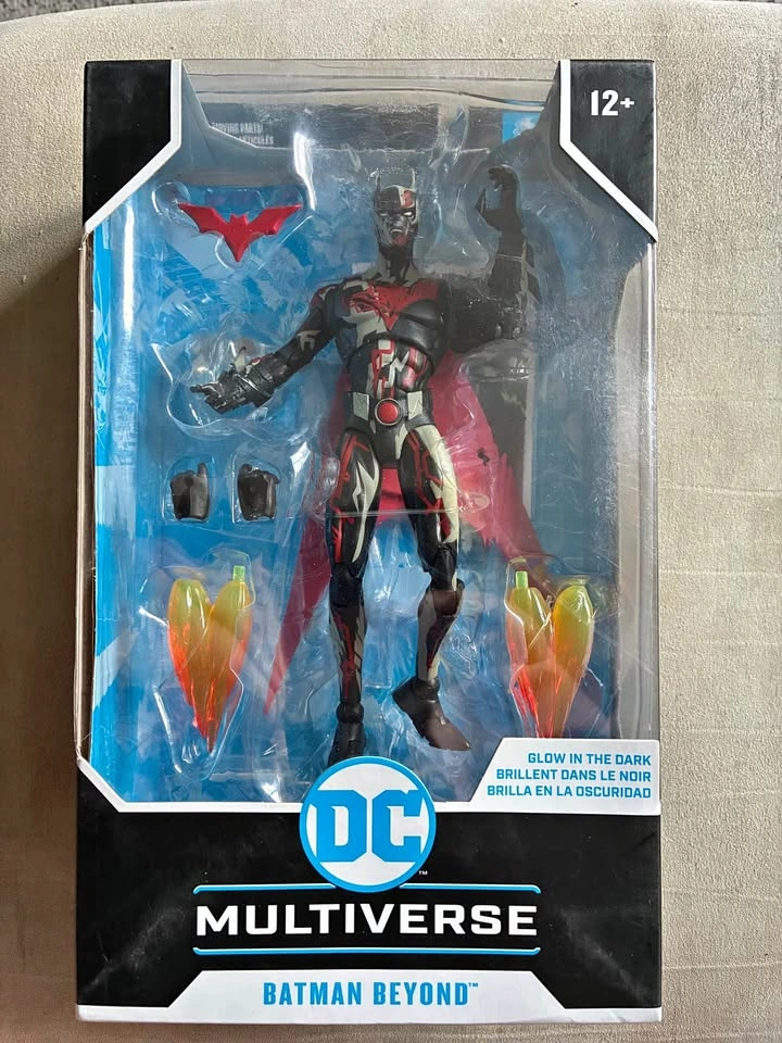 DC Multiverse Batman Beyond (Glow-in-the-Dark) Battle Damage