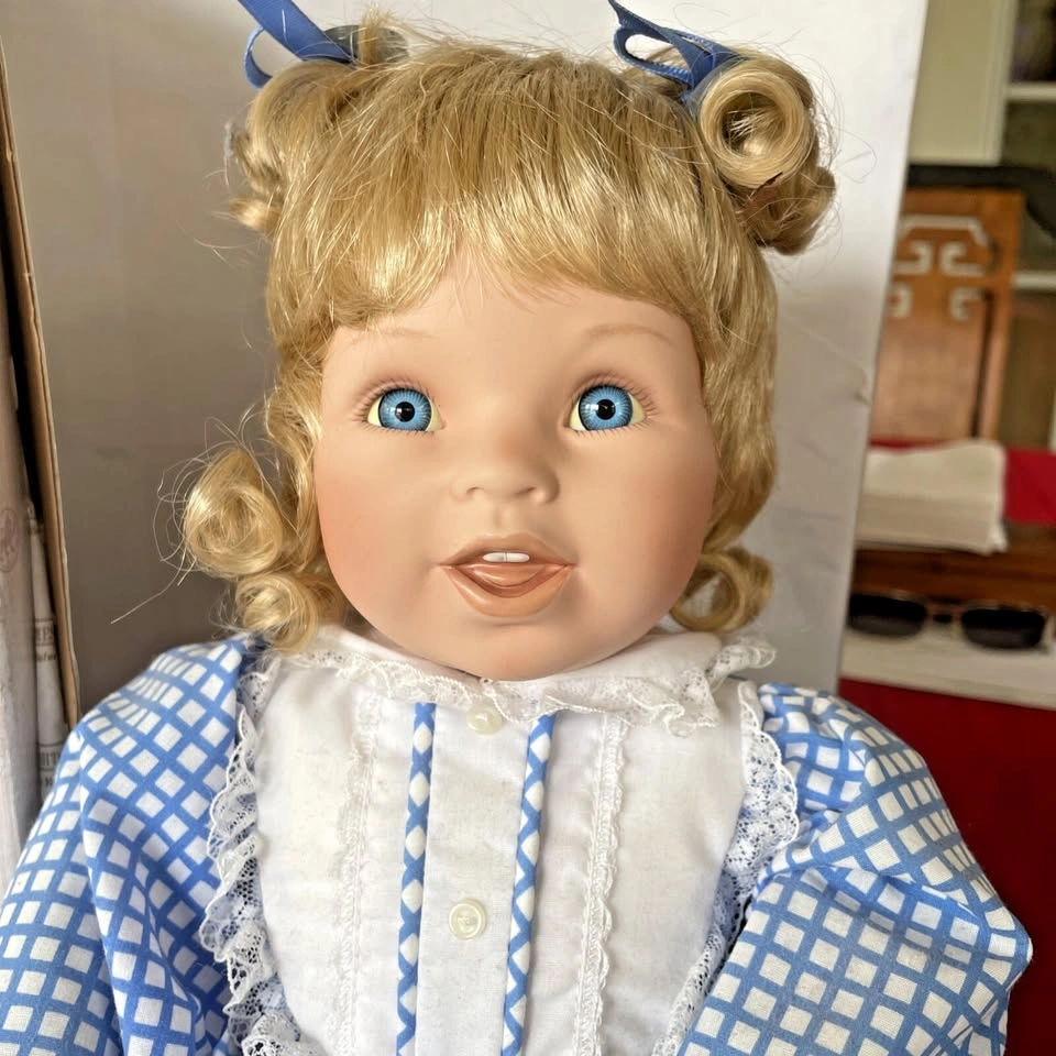 Vintage 98 Aston Drake Tweety and Me Porcelain Doll - photo 2