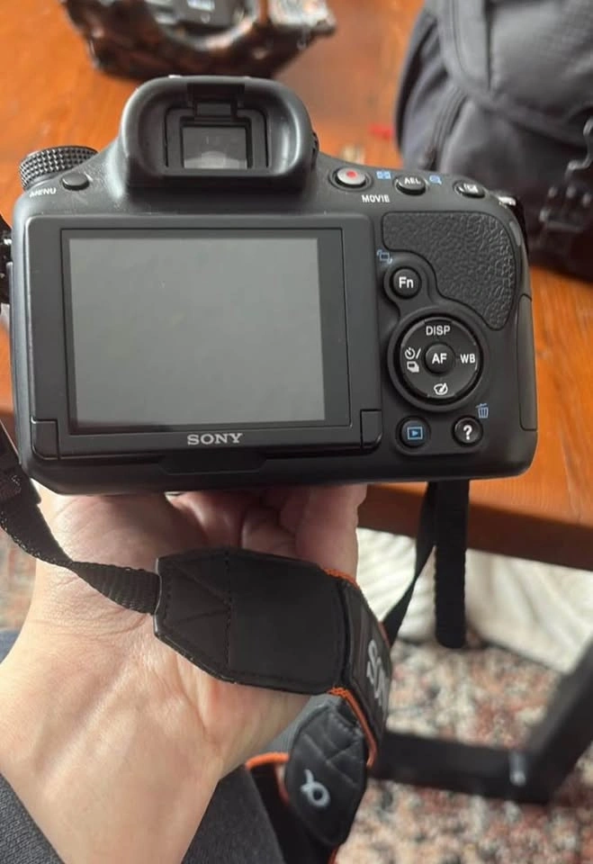Sony Alpha a58 DSLR Camera + 18–55mm Lens + Charger + Bag - photo 4