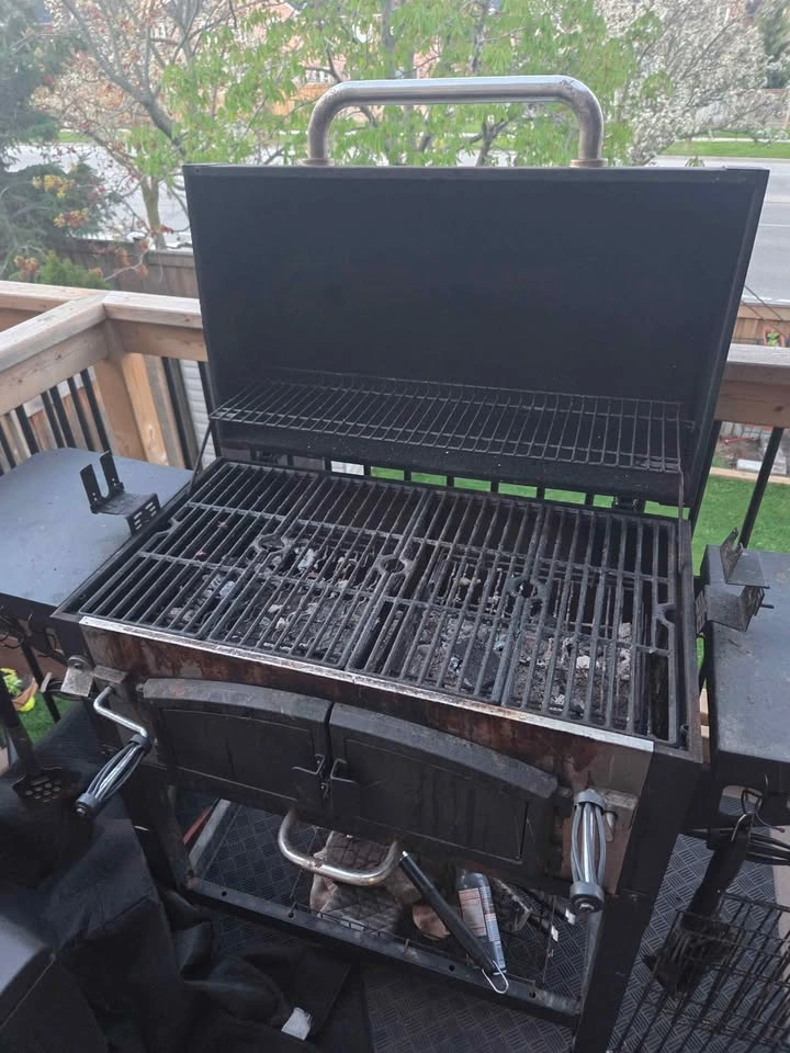 Dyna-Glo Dual Zone Premium Charcoal BBQ - photo 2