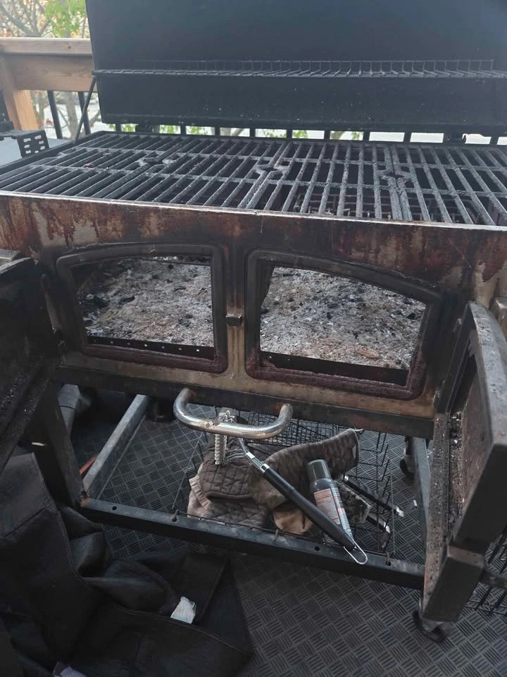 Dyna-Glo Dual Zone Premium Charcoal BBQ - photo 3