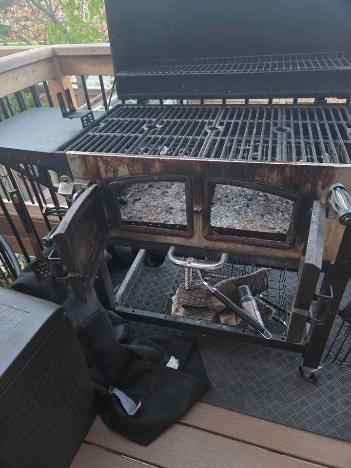 Dyna-Glo Dual Zone Premium Charcoal BBQ - photo 4