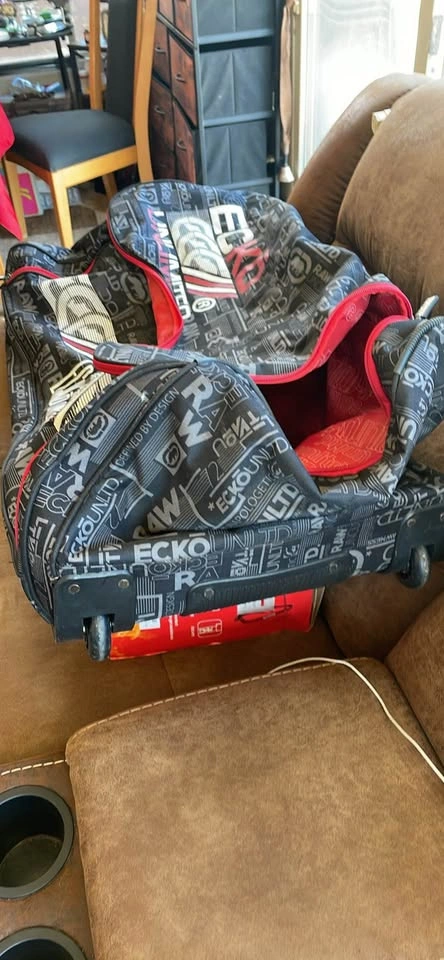 Ecko Unltd 32" Large Rolling Duffel Bag Y2K Luggage - photo 4