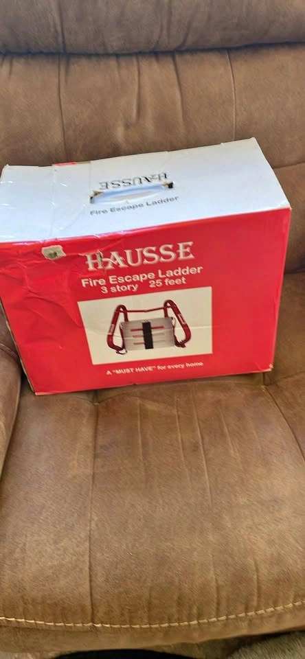 Hausse Retractable 3-Story Fire Escape Ladder (25 Feet)