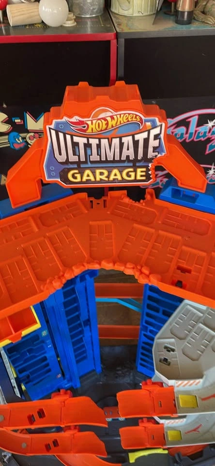 Used Ultimate Hot Wheels garage 3ft tall - photo 2