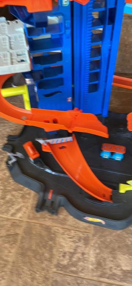 Used Ultimate Hot Wheels garage 3ft tall - photo 3