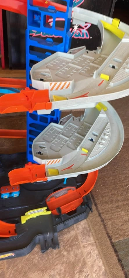 Used Ultimate Hot Wheels garage 3ft tall - photo 4