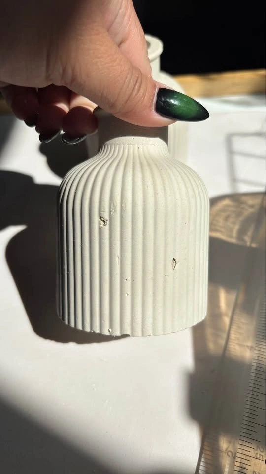 Set of 3 White Ribbed Bud Vases - photo 2