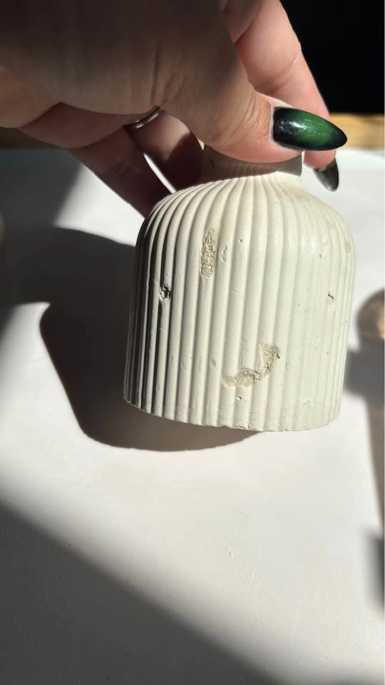 Set of 3 White Ribbed Bud Vases - photo 4