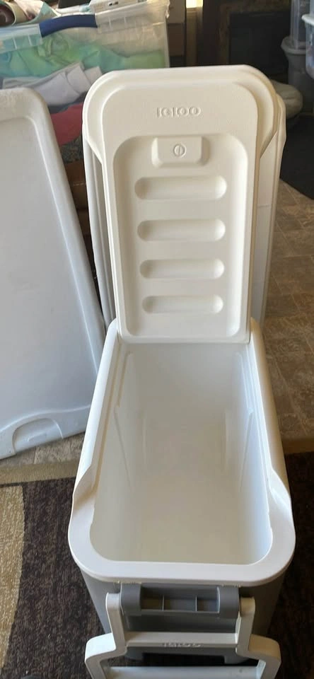 Igloo Wheelie Cool 38qt cooler - photo 3