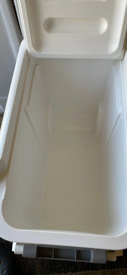 Igloo Wheelie Cool 38qt cooler - photo 4