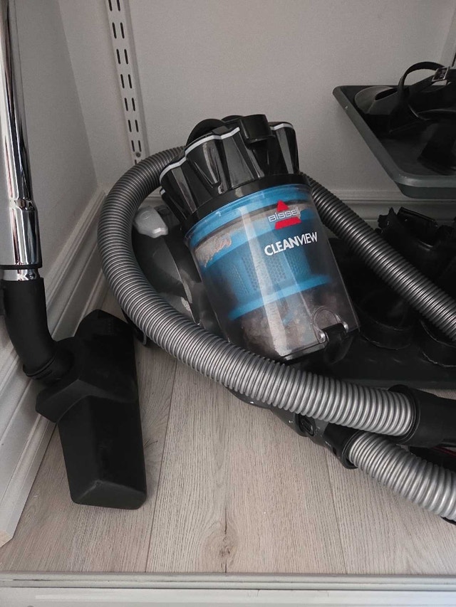 BISSELL CleanView Bagless Canister Vacuum – Good Condition - photo 3