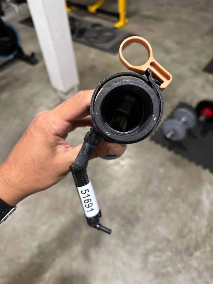Range Rover parts (coolant pipes and gasket) - photo 3
