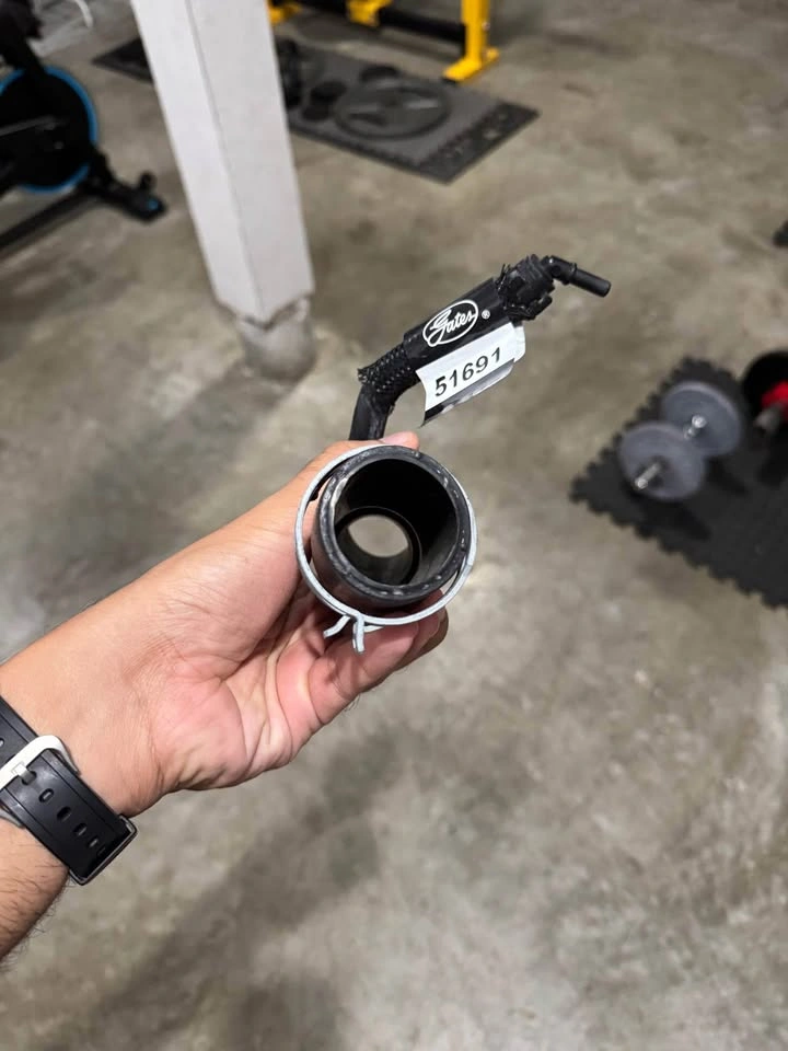 Range Rover parts (coolant pipes and gasket) - photo 4