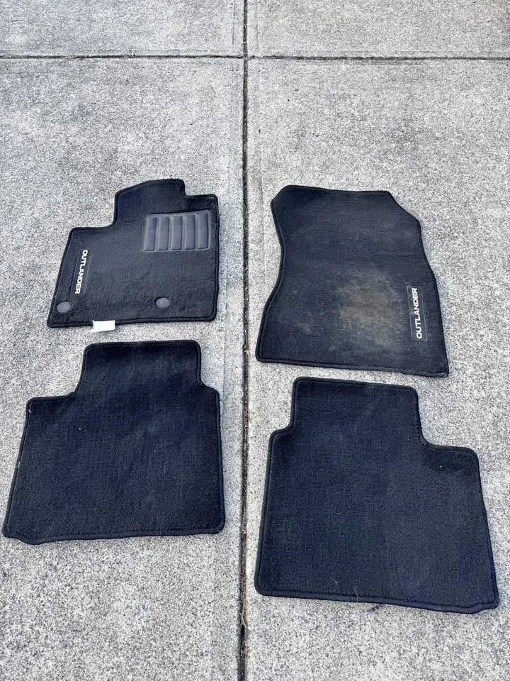 Mitsubishi Outlander Car mats (2022-2025)