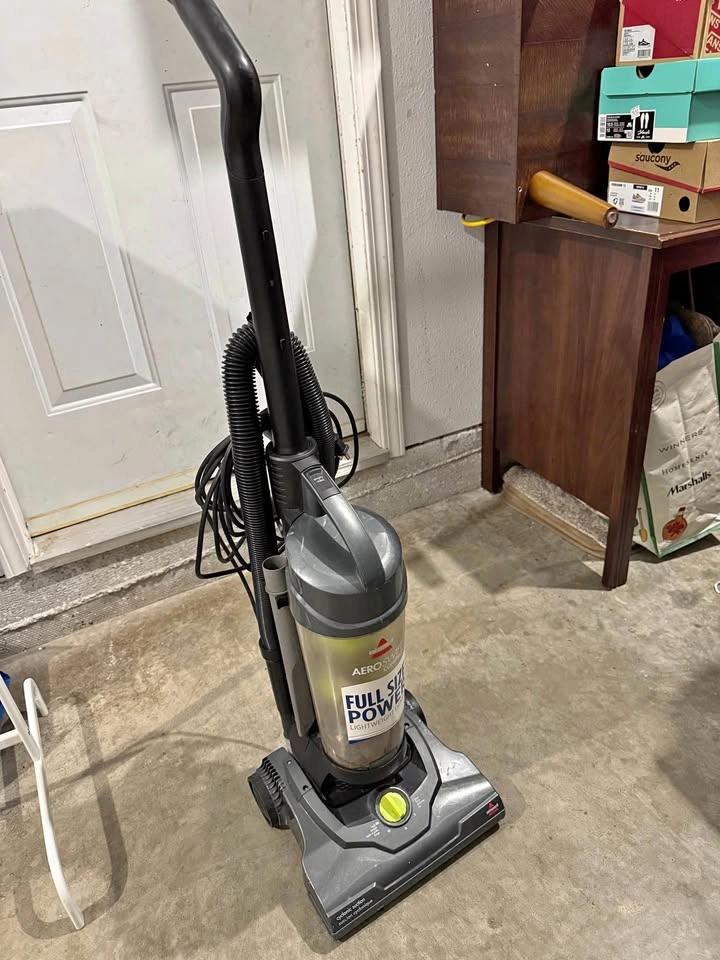 Bissell AeroSwift Compact vacuum cleaner