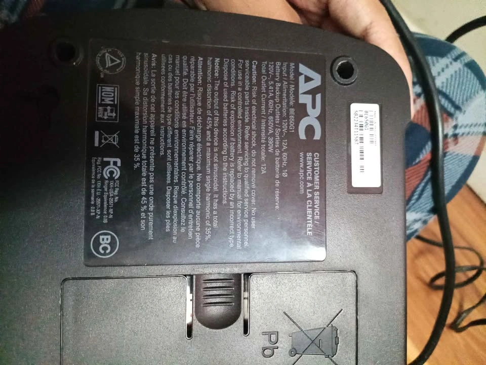 APC 650w UPS - photo 2