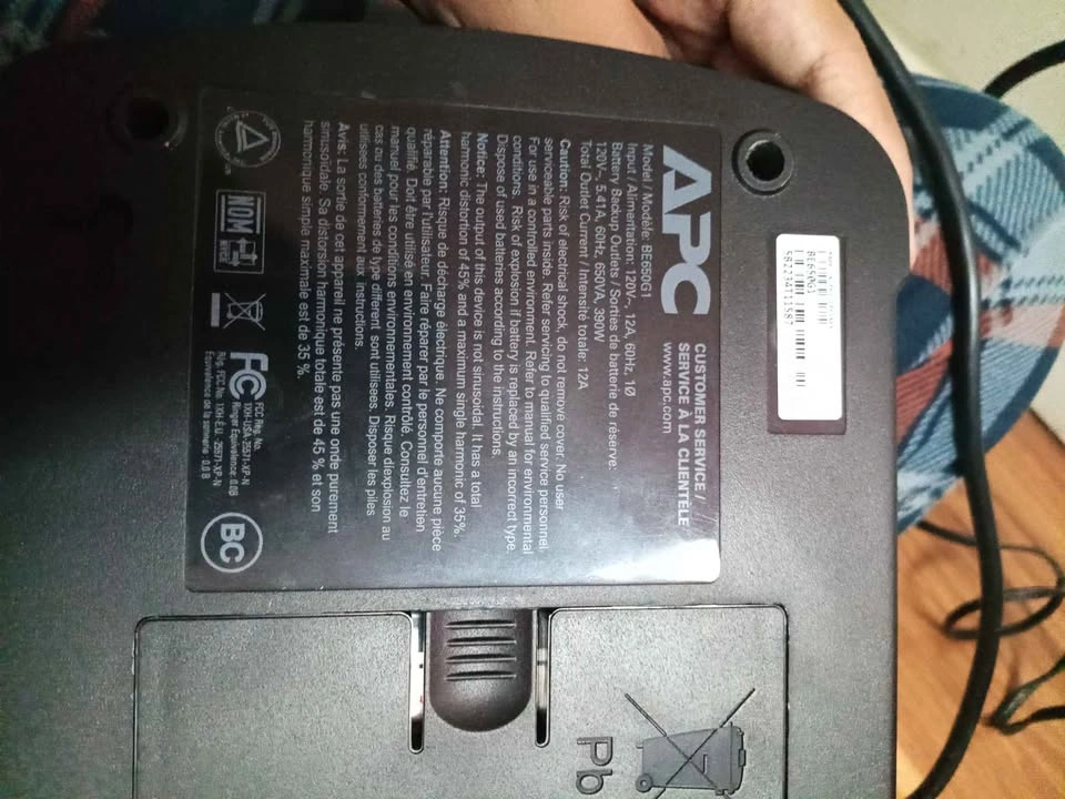 APC 650w UPS - photo 3