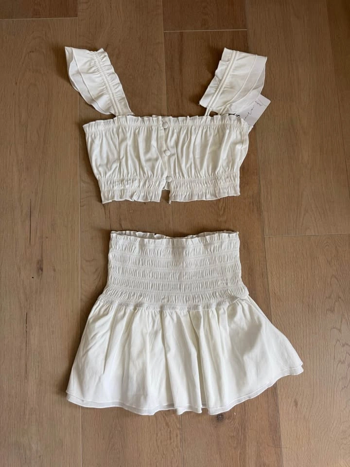 BNWT! White Two-Piece Ruffle Crop Top and Skirt Set - photo 3