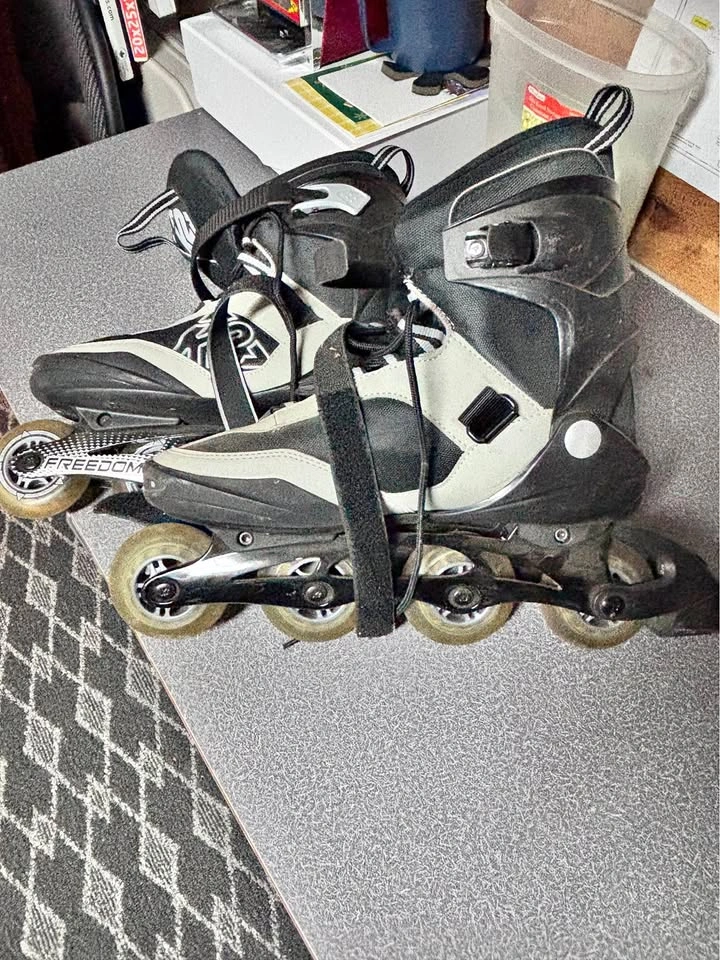 Men’s roller blades