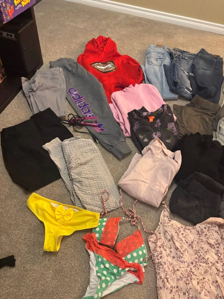 Women’s small bags and clothing bundle - photo 2
