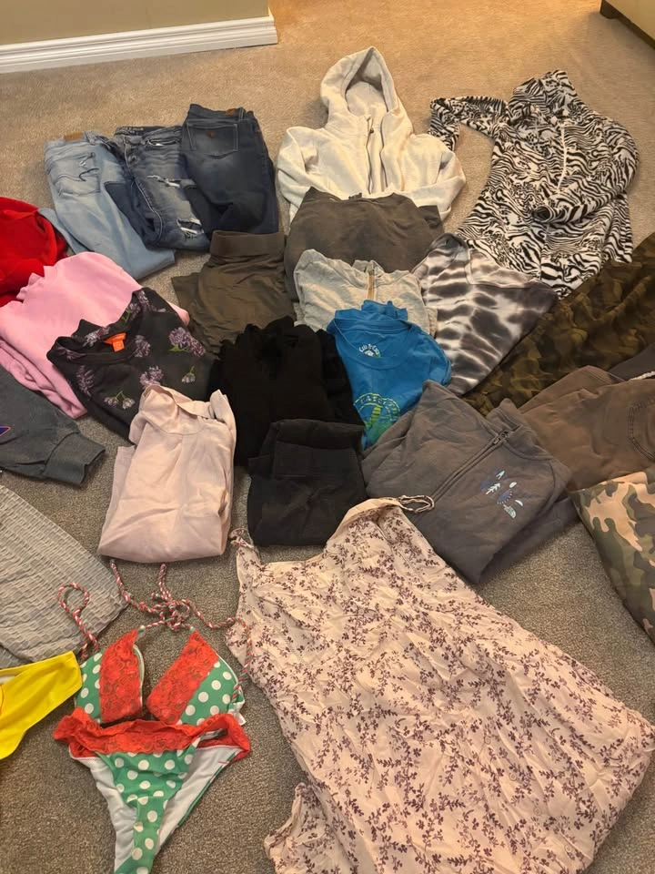 Women’s small bags and clothing bundle - photo 3