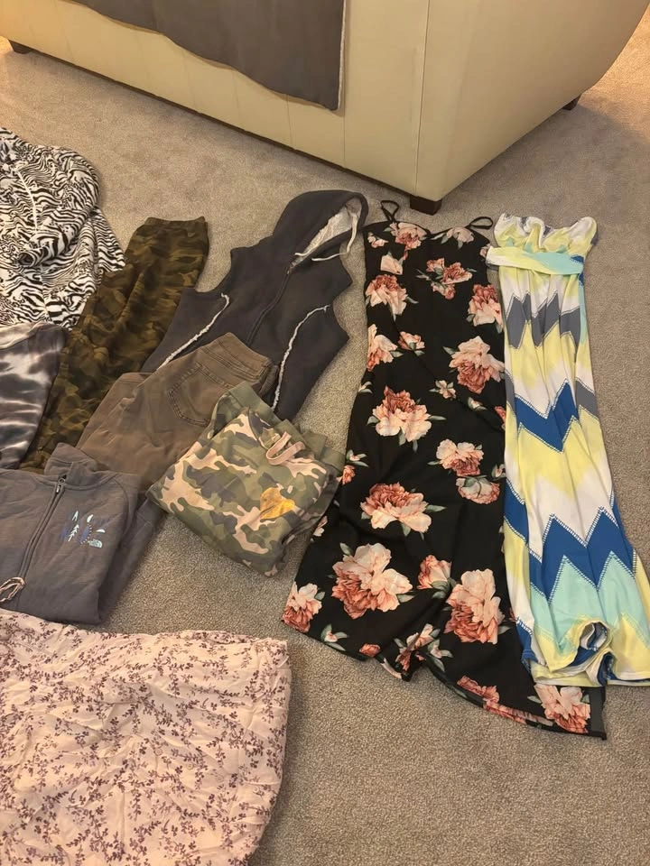 Women’s small bags and clothing bundle - photo 4