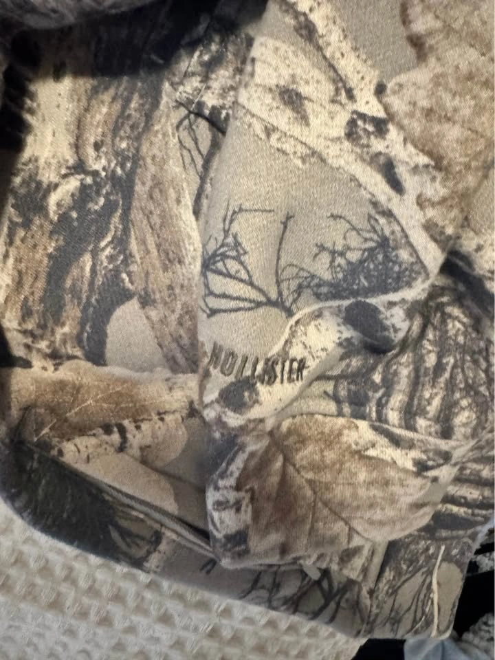 Hollister camo hoodie boxy fit - photo 2
