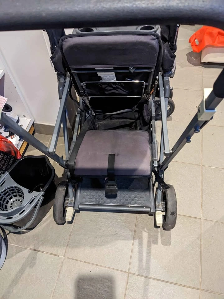 Amazing 2 Child Tandem Stroller! - photo 2