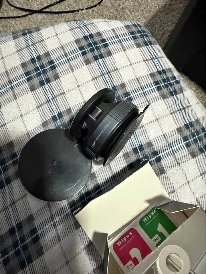 Vacuum suction car magnetic phone holder