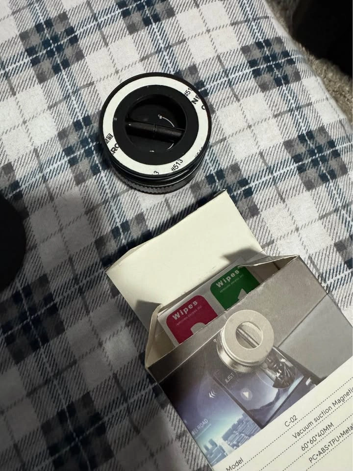 Vacuum suction car magnetic phone holder - photo 3