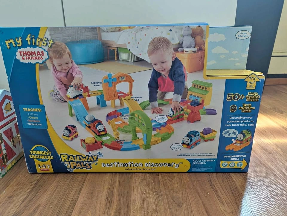 Fisher-Price Thomas & Friends Railway Pals & Lock Puzzle Barn