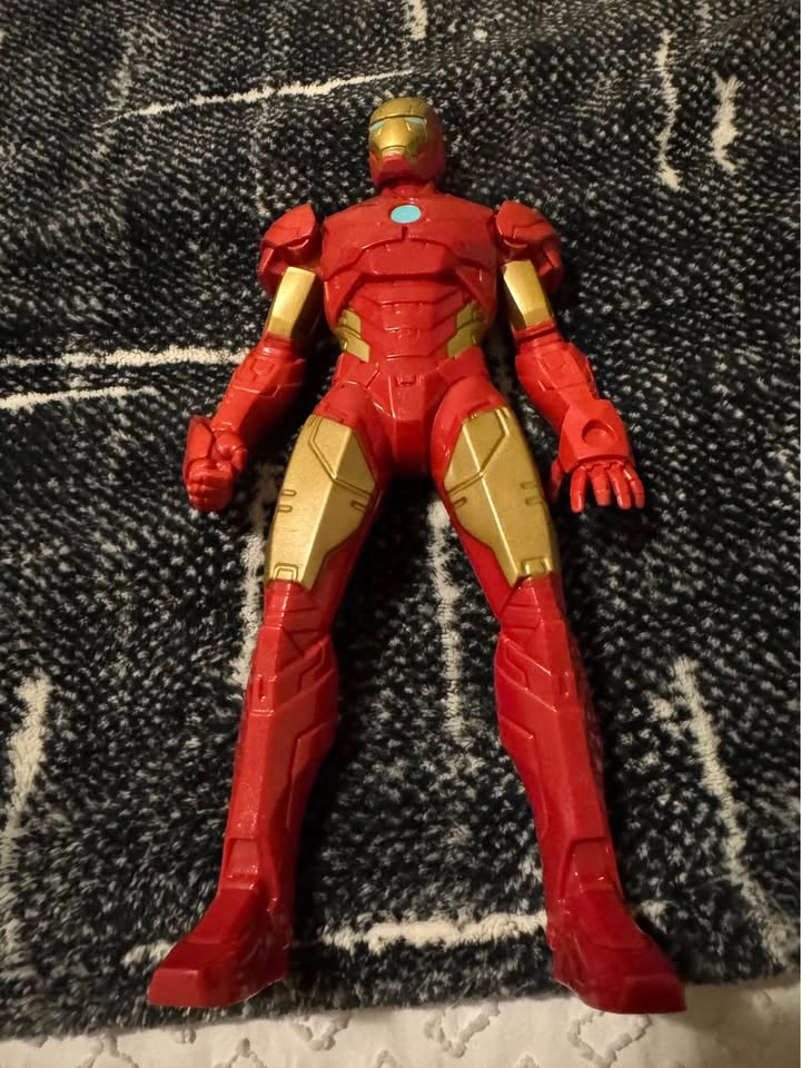 DC Comics Batman and Marvel Iron Man Action Figures - photo 4
