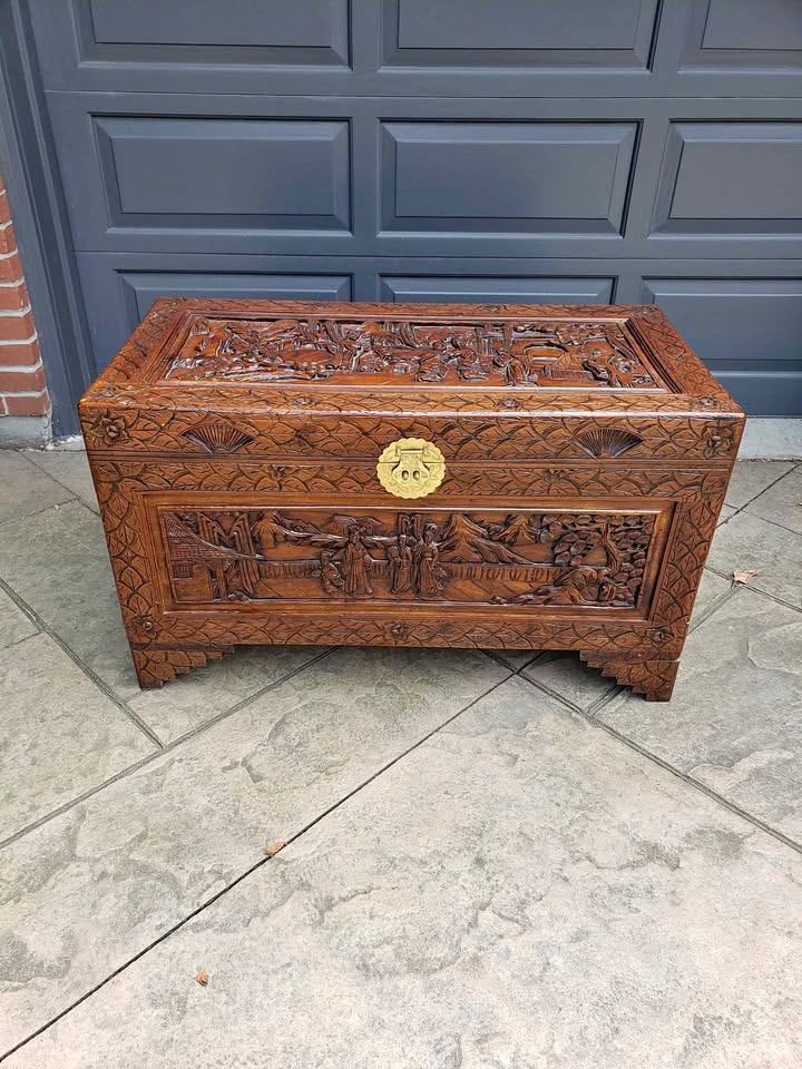 Beautiful Chinese Chest