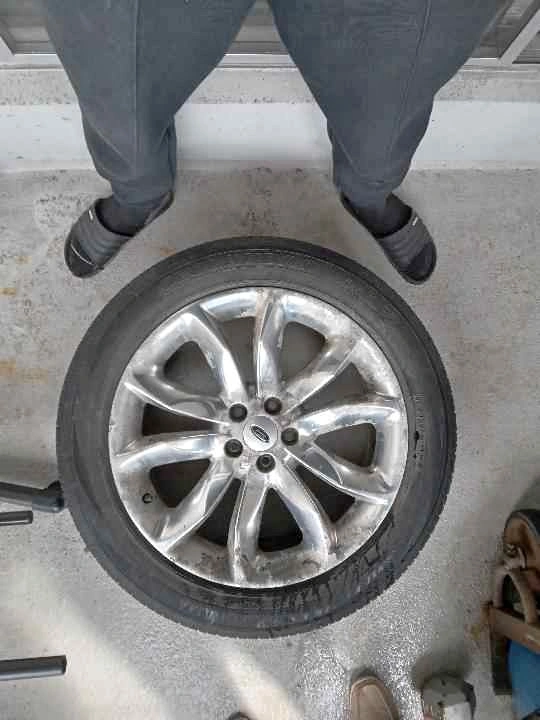 235/55/20 all season tires (4)